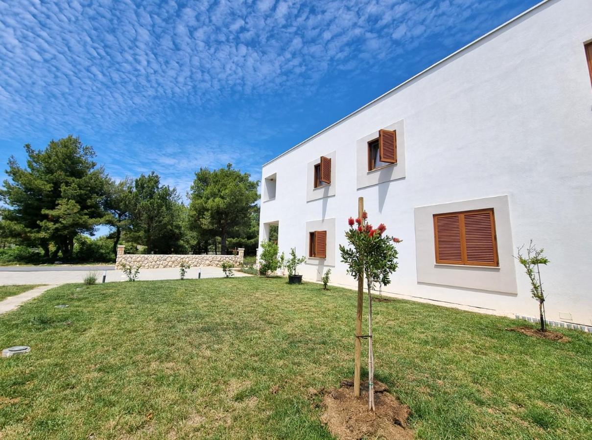 Apartments Leticia Vrsi Exterior photo