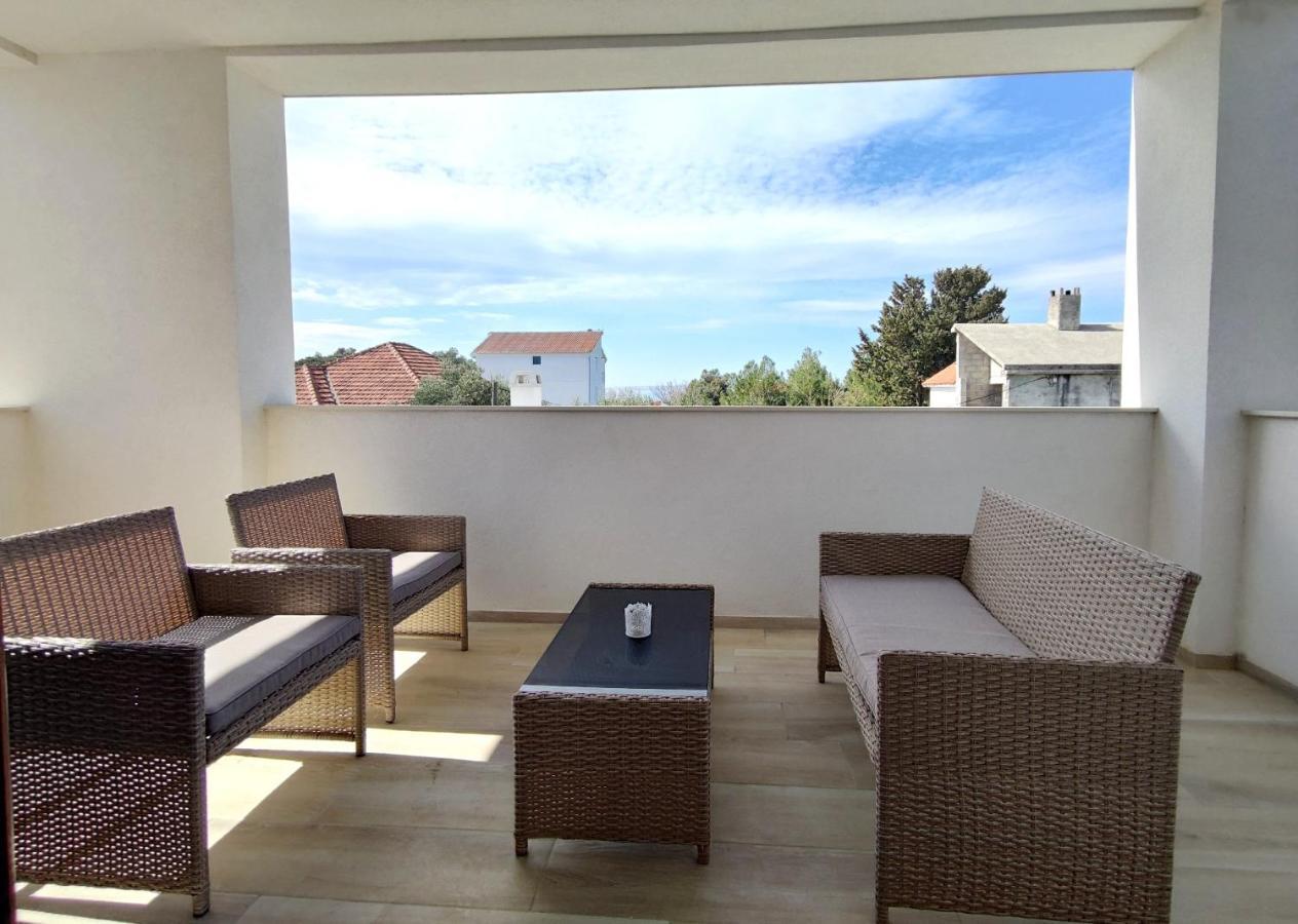 Apartments Leticia Vrsi Exterior photo