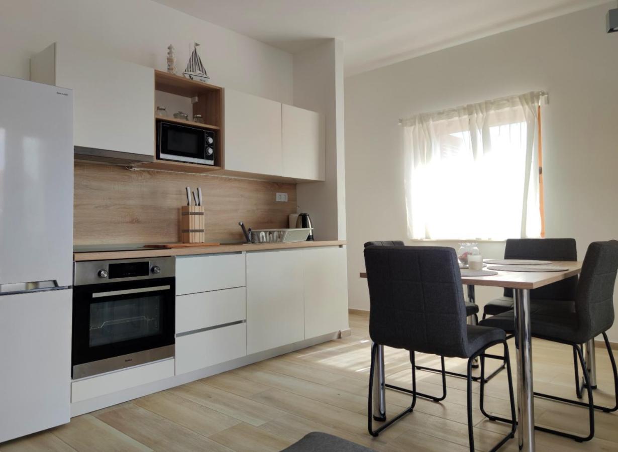 Apartments Leticia Vrsi Exterior photo