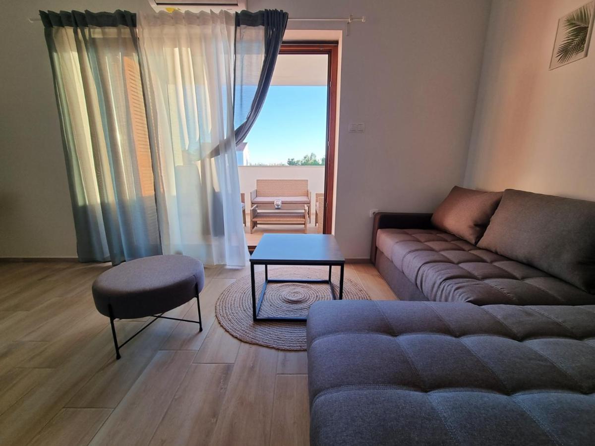 Apartments Leticia Vrsi Exterior photo