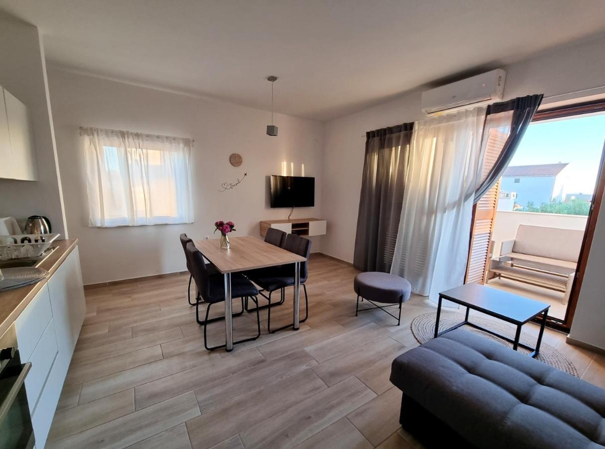 Apartments Leticia Vrsi Exterior photo